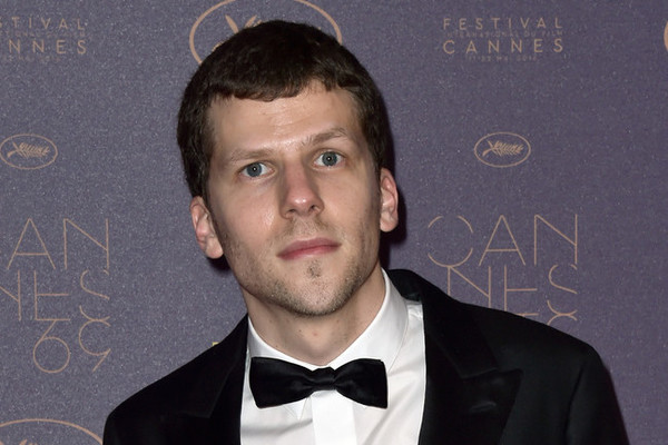 This image has an empty alt attribute; its file name is jesse-eisenberg.jpg