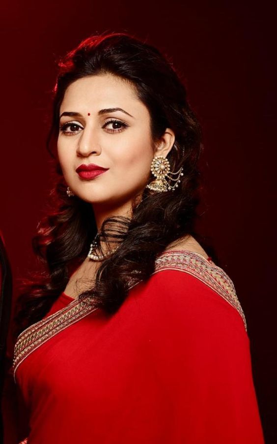 Divyanka Tripathi Hot in red sari